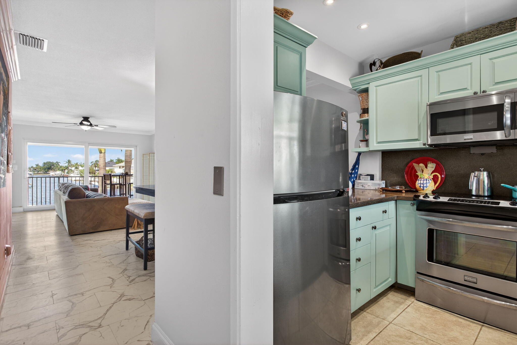 HAMPTON HOUSE CONDO - Residential