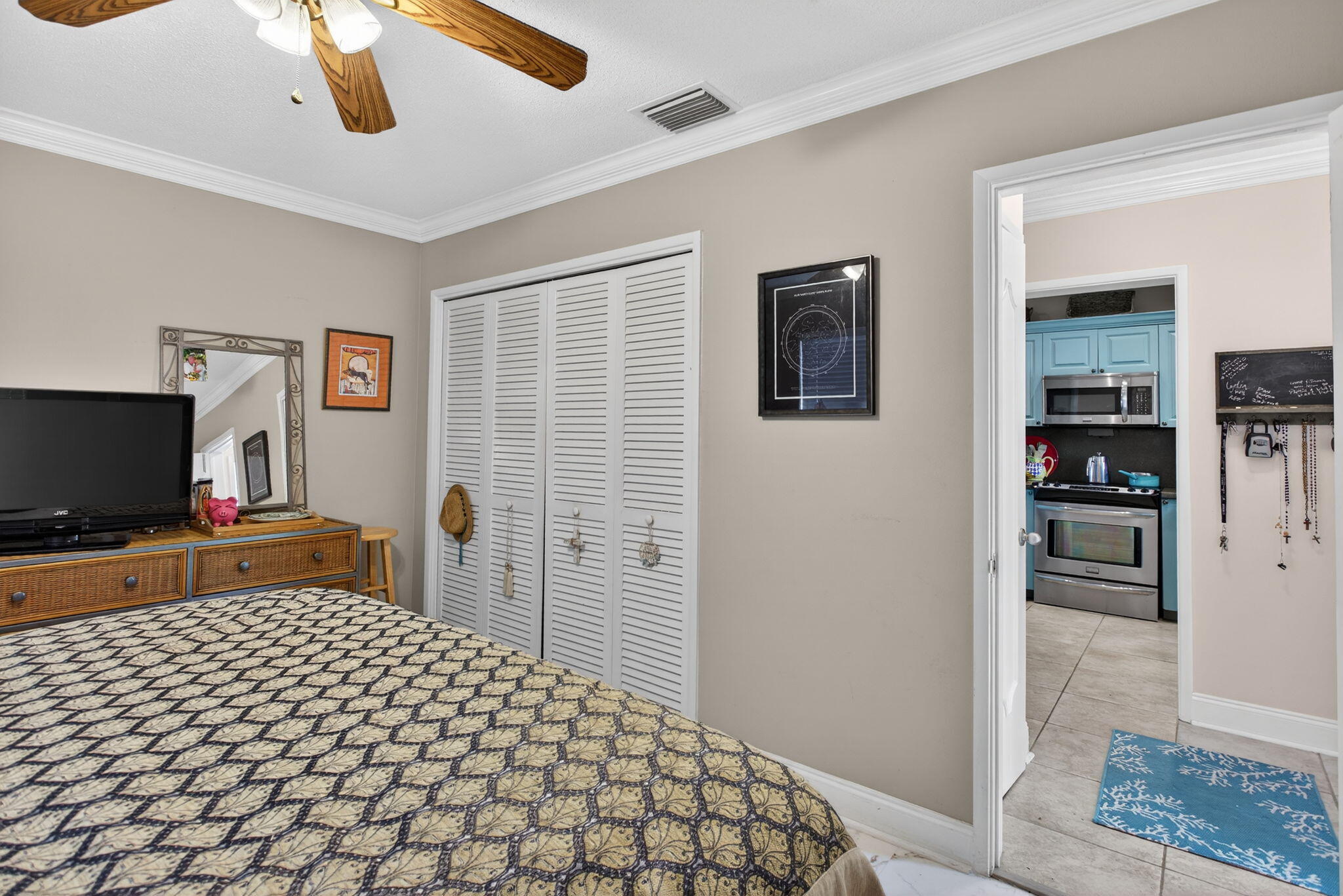 HAMPTON HOUSE CONDO - Residential