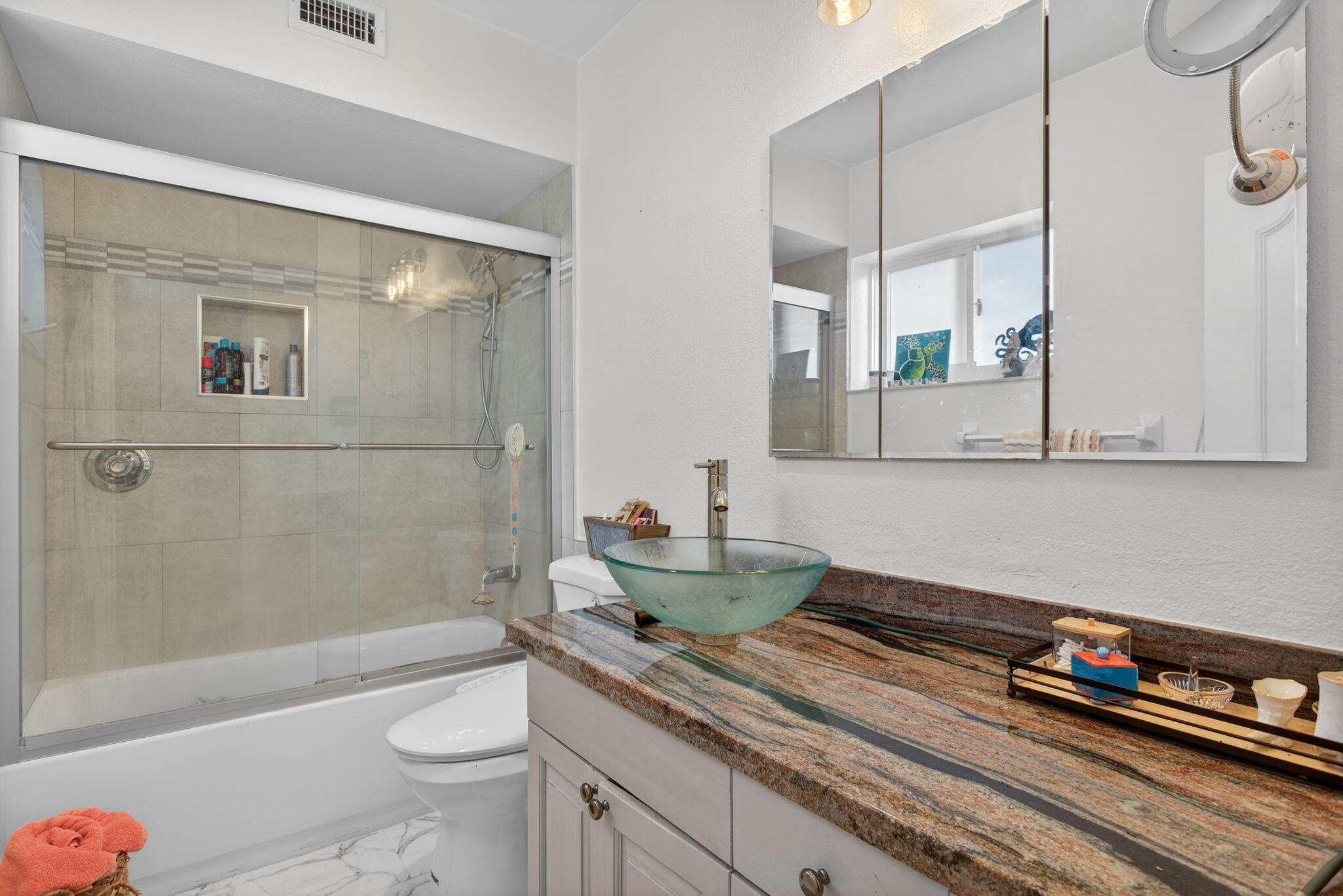 HAMPTON HOUSE CONDO - Residential