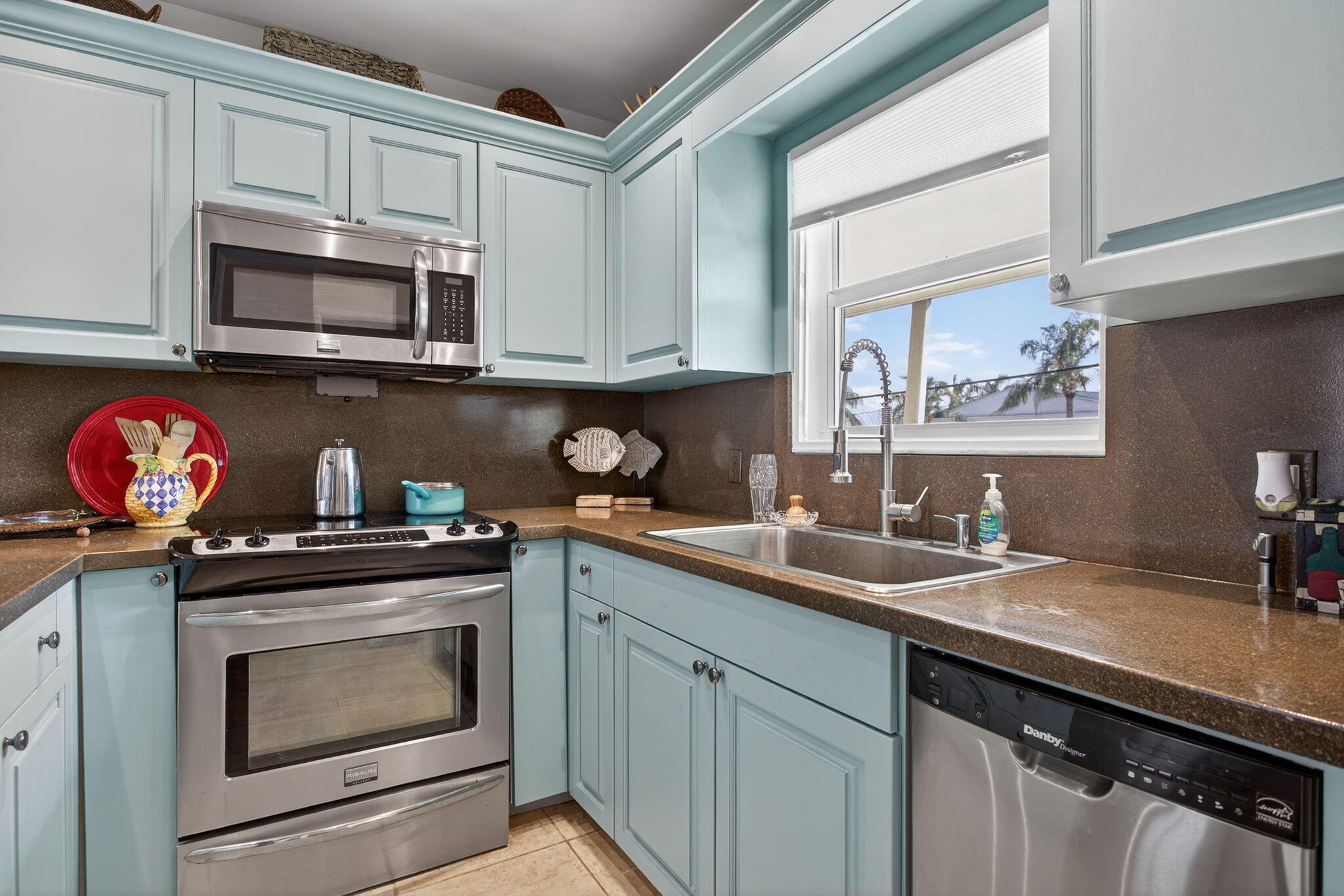 HAMPTON HOUSE CONDO - Residential