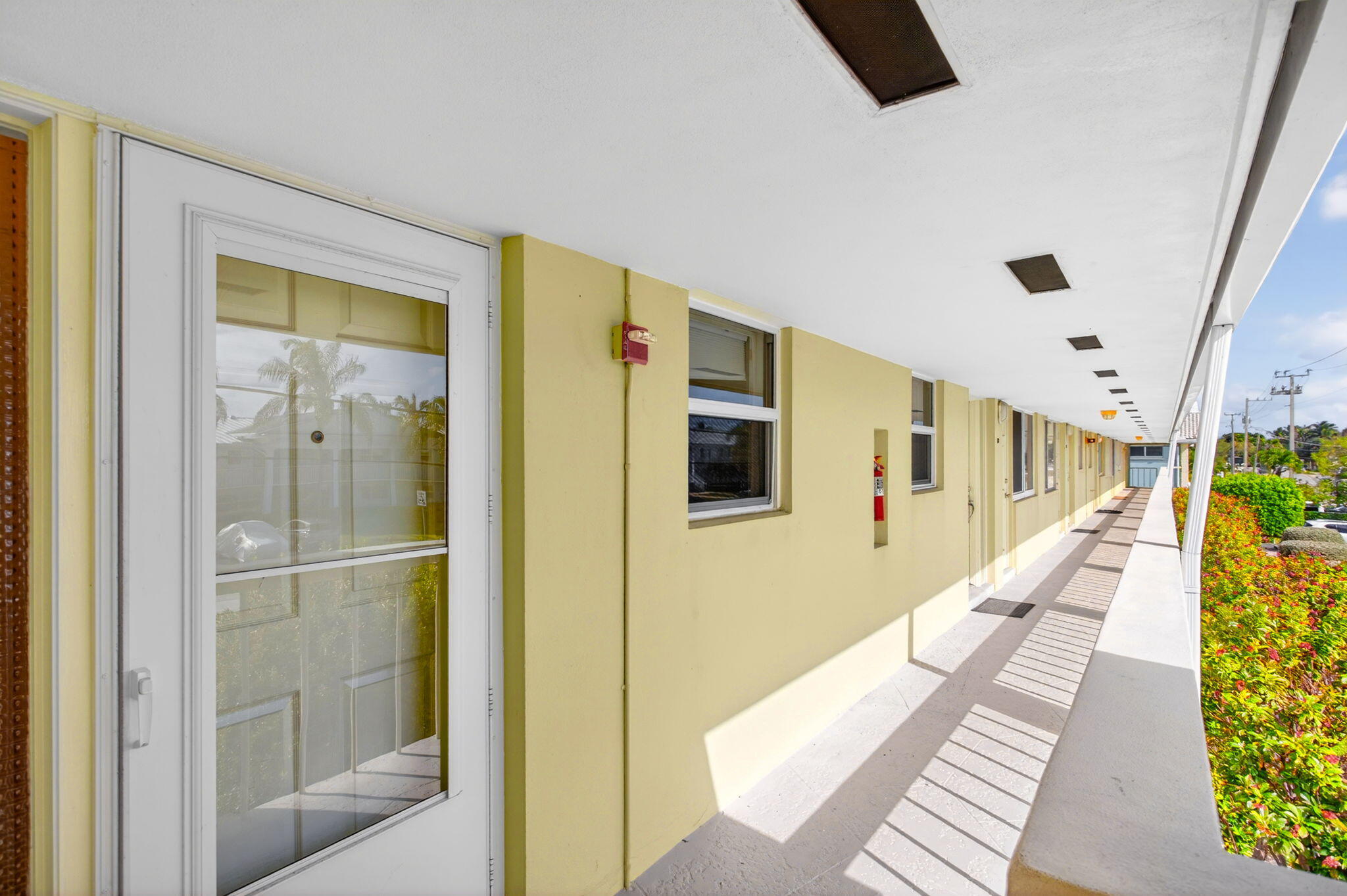 HAMPTON HOUSE CONDO - Residential