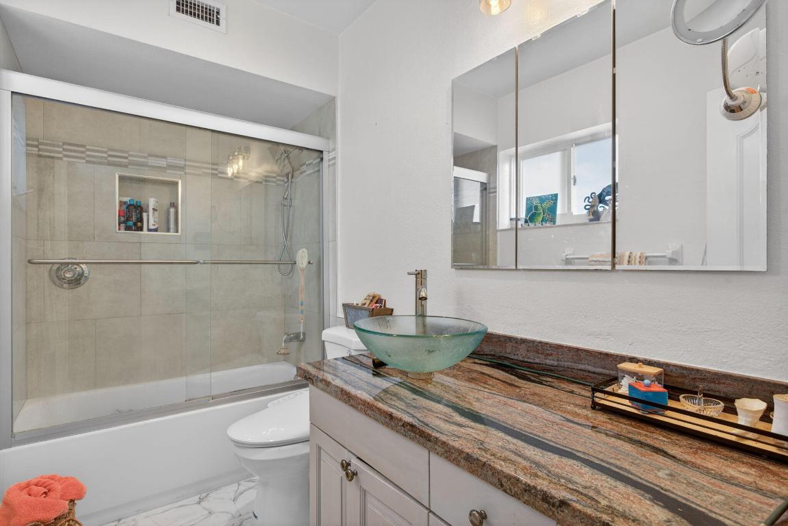 HAMPTON HOUSE CONDO - Residential