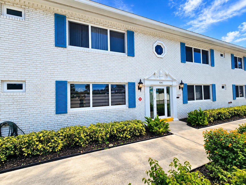 Photo of 6263 NE 19TH Avenue #1005, Fort Lauderdale, FL 33308 (MLS # B26088354)
