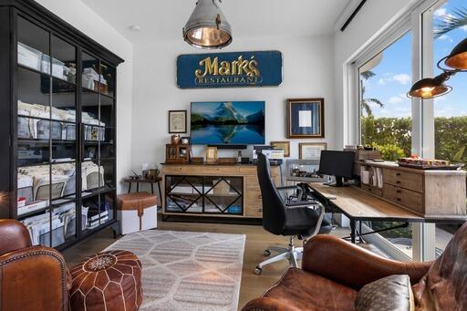 ADMIRALS COVE - Residential