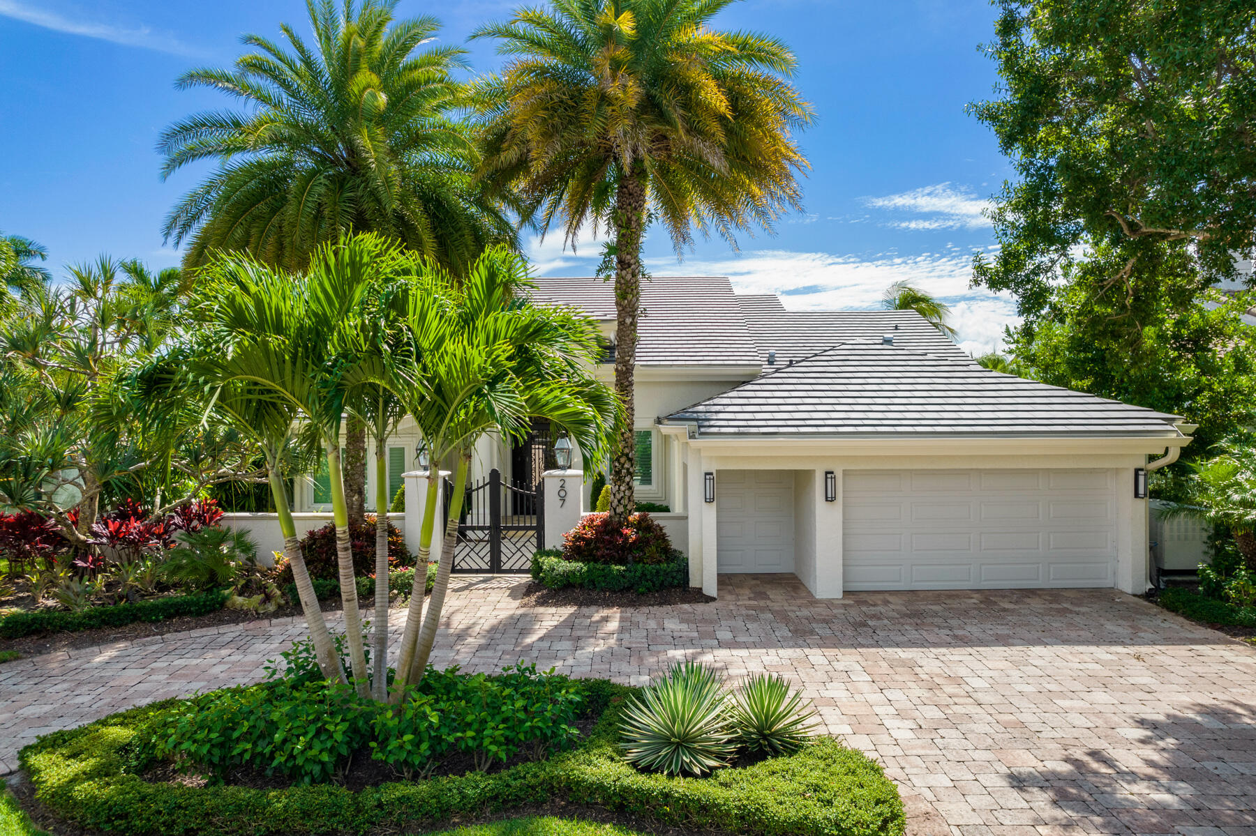 ADMIRALS COVE - Residential