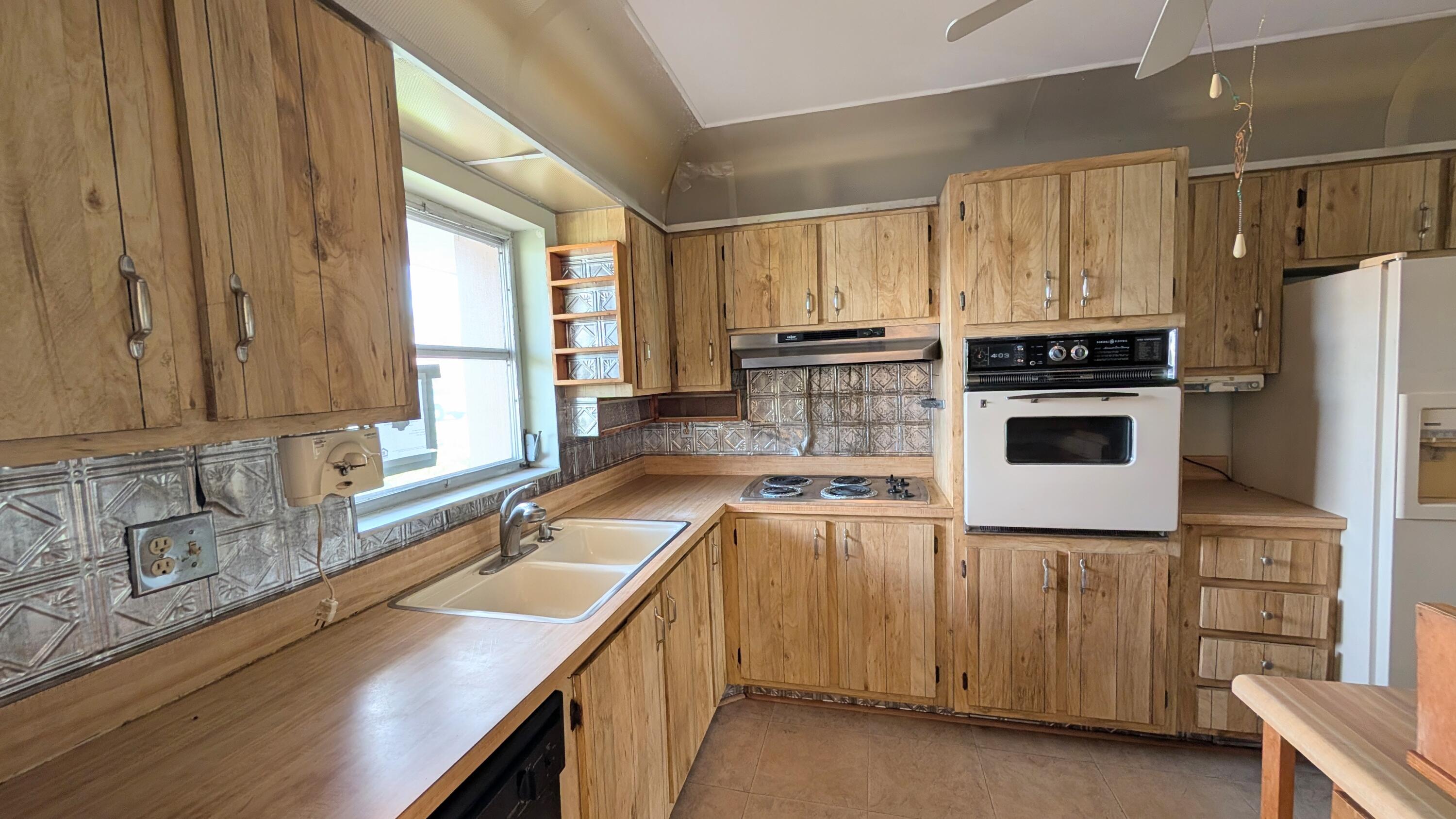 CRESTHAVEN CONDO TOWNHOMES SEC 2 - Residential