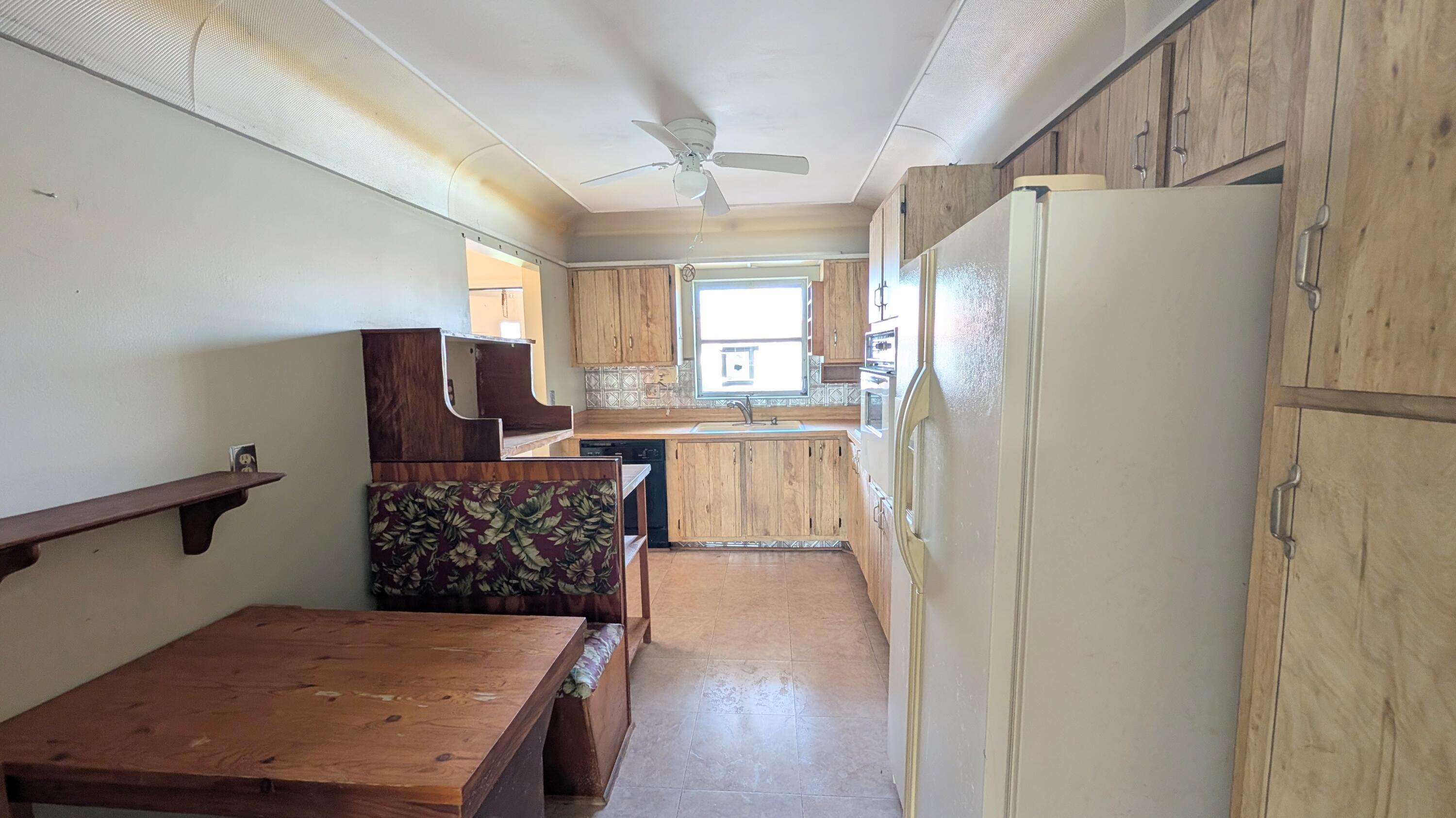 CRESTHAVEN CONDO TOWNHOMES SEC 2 - Residential