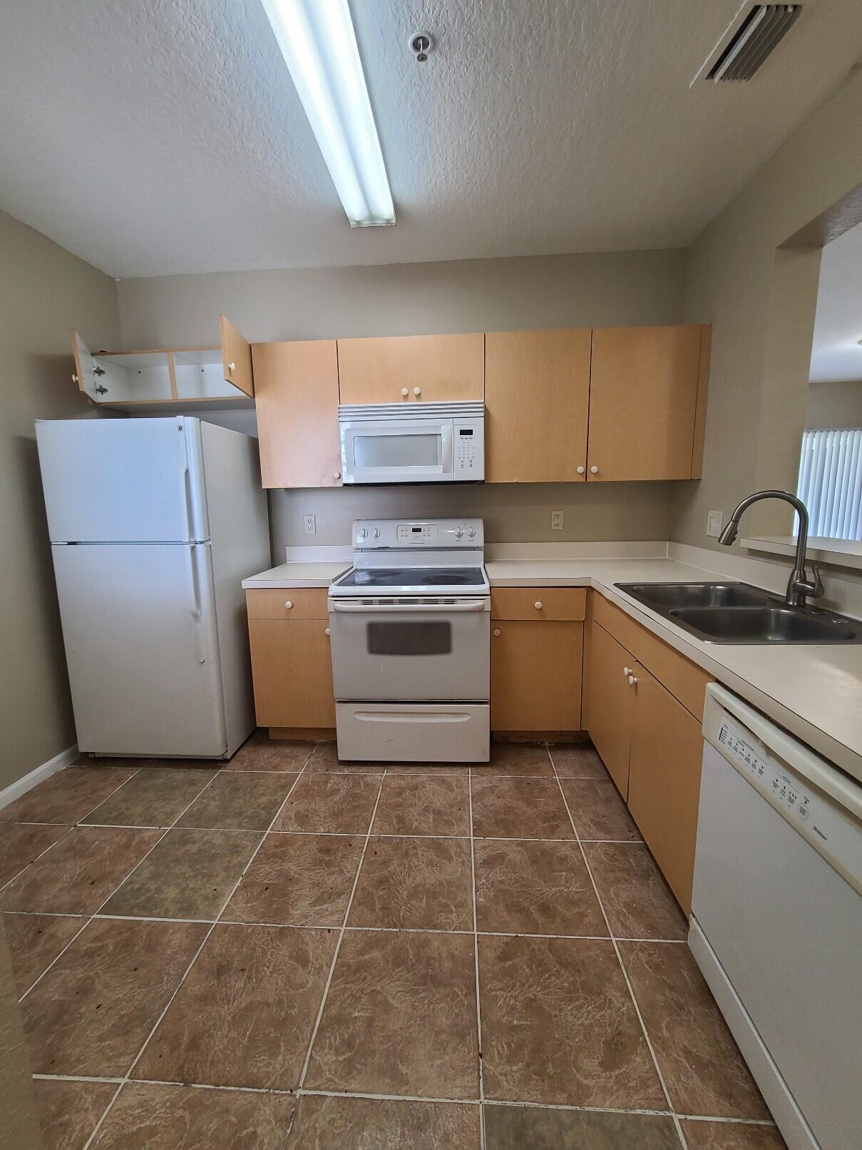 BELVEDERE ISLES CONDO NO 3 - Residential Lease