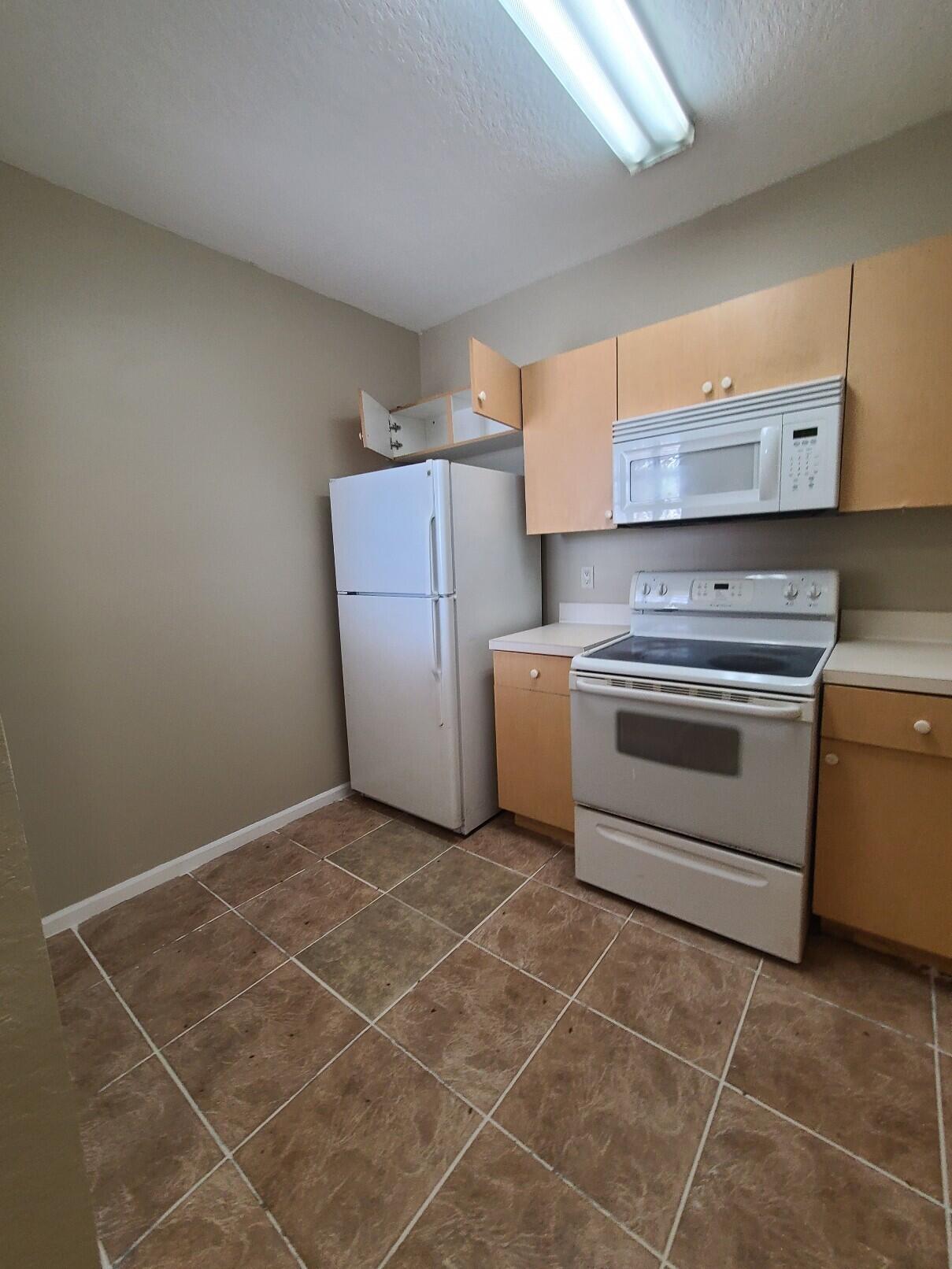BELVEDERE ISLES CONDO NO 3 - Residential Lease