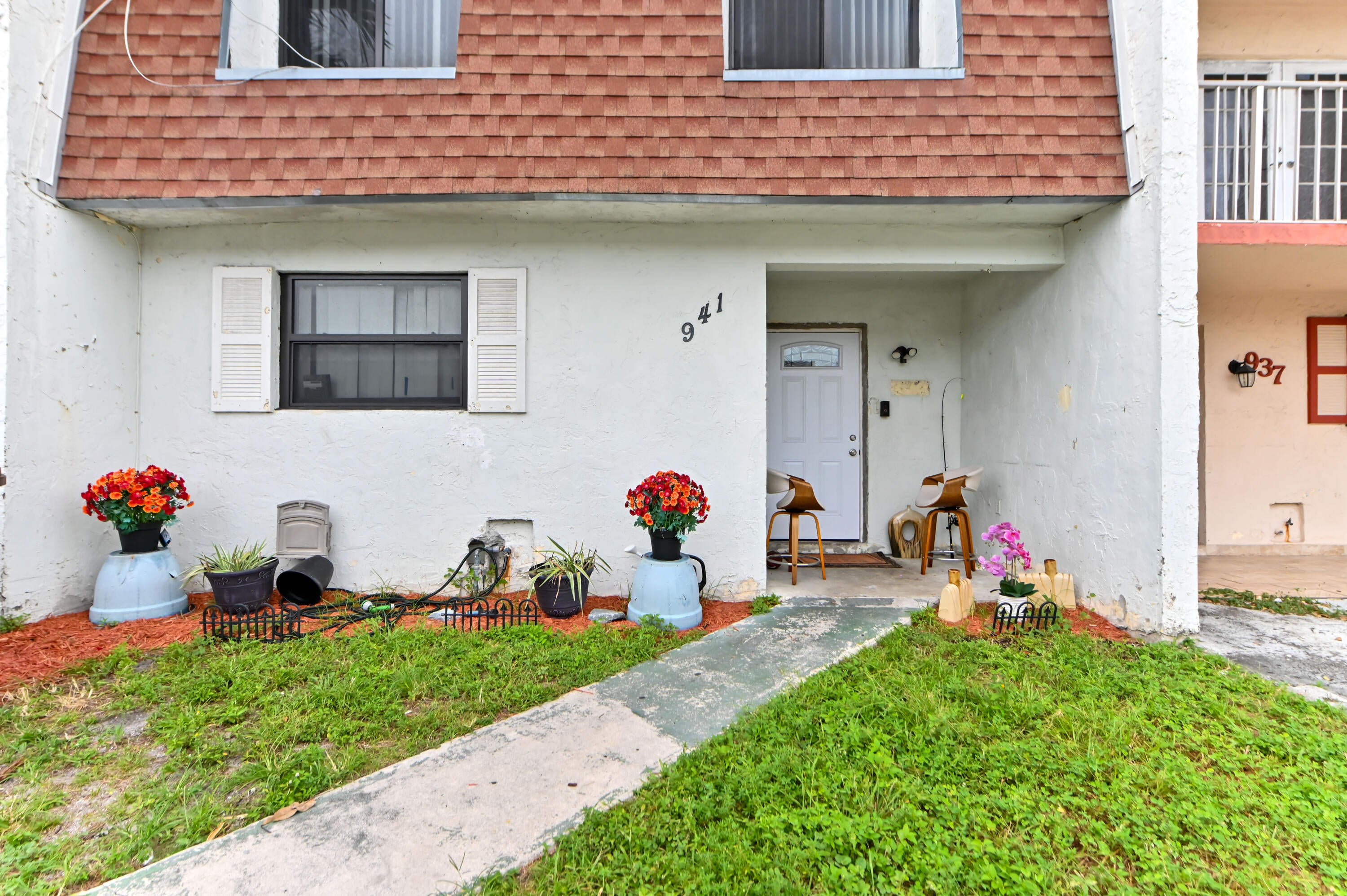 941 W 80th Place