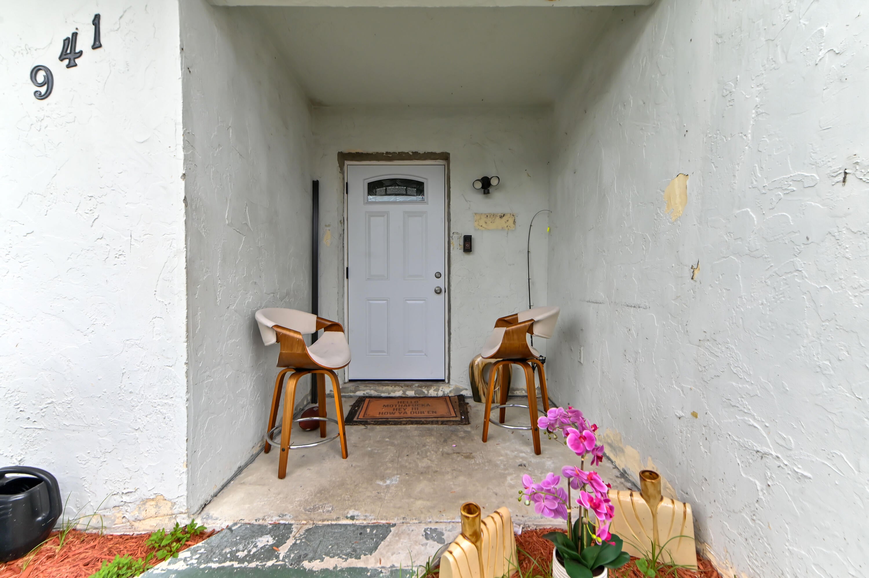 941 W 80th Place