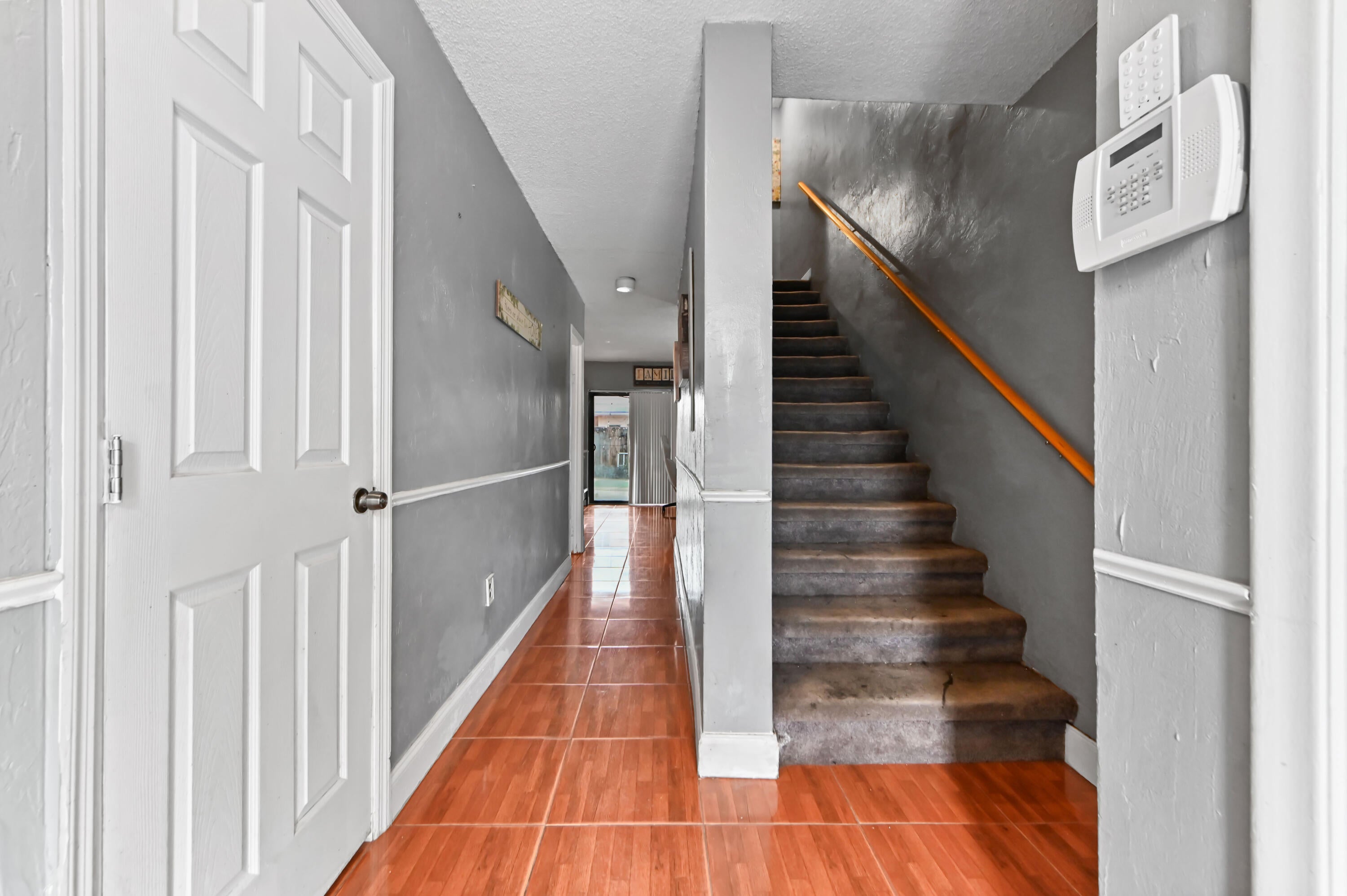 941 W 80th Place