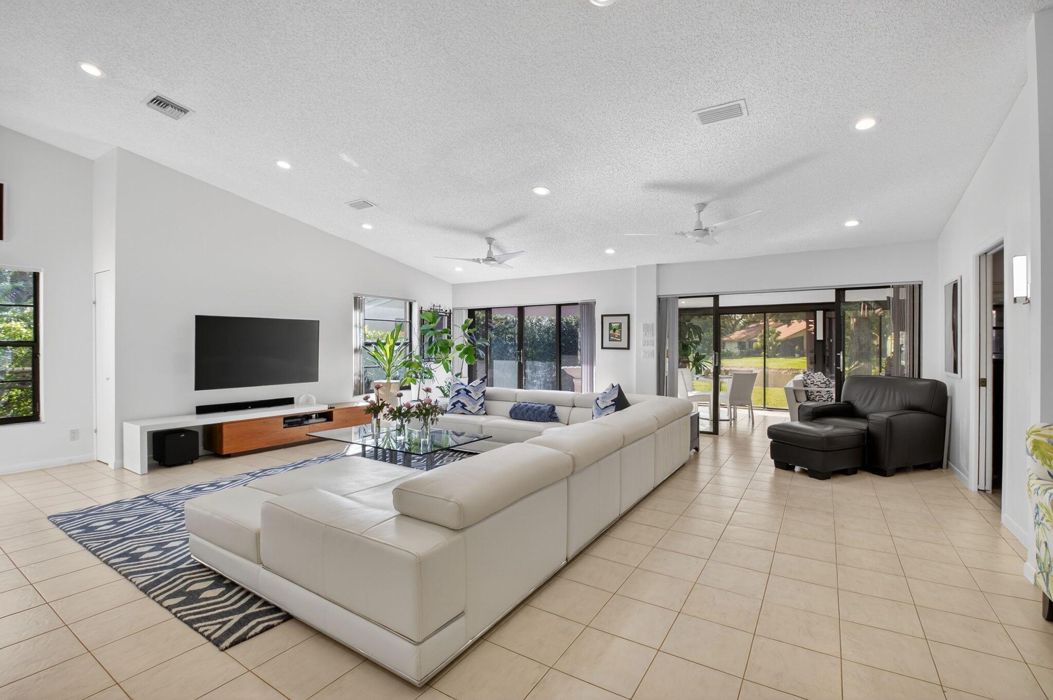 WINDWARD PALM BEACH - Residential