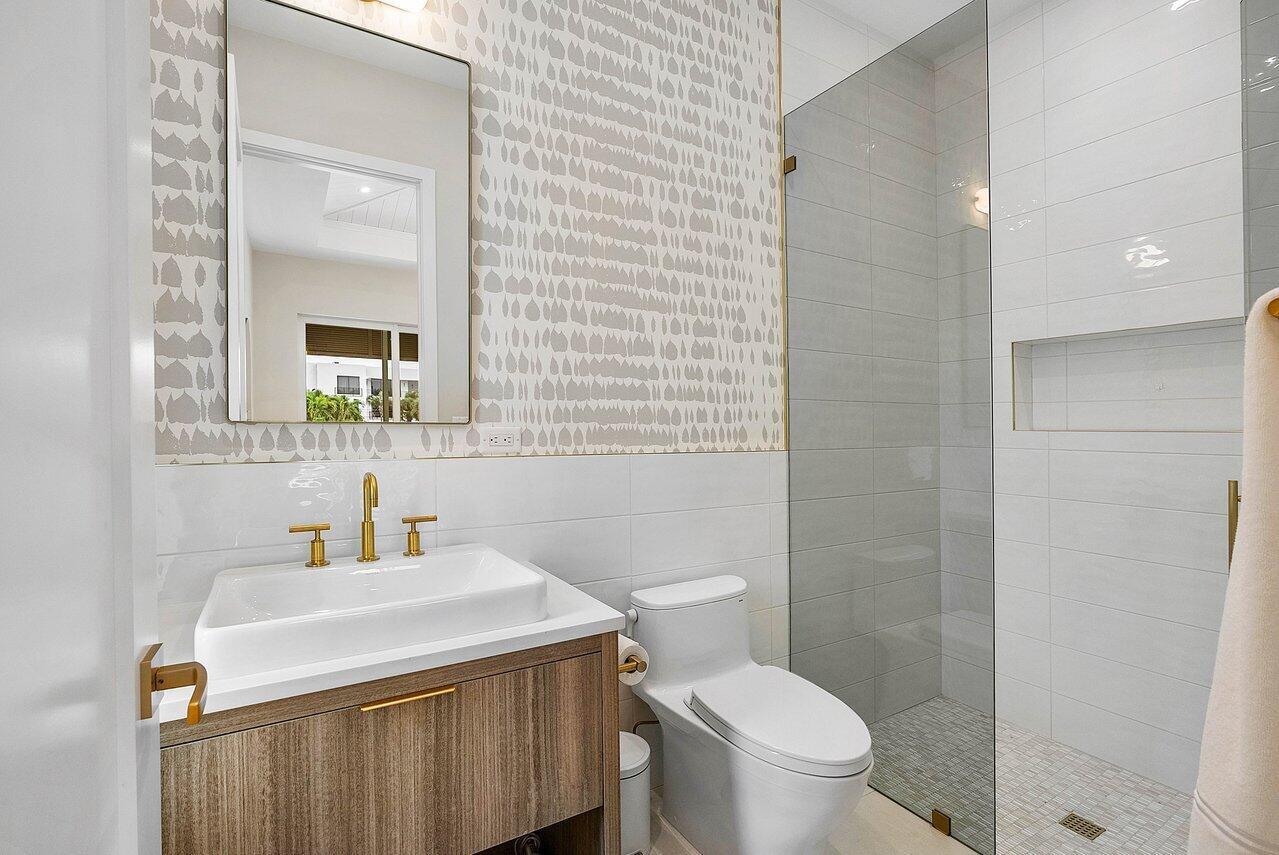 KENMONT - Residential Lease