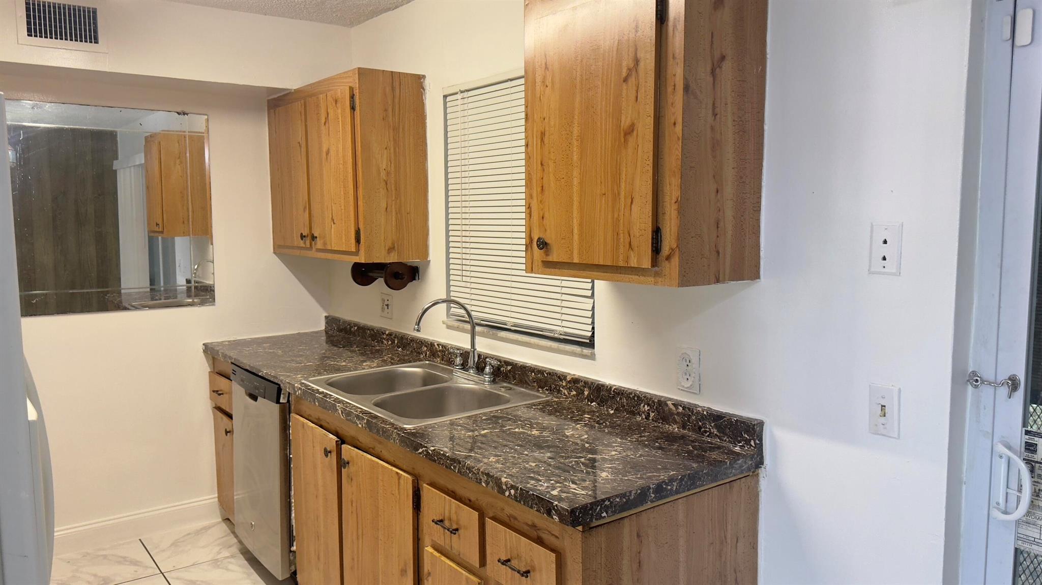 FOUNTAINVIEW CONDO - Residential Lease