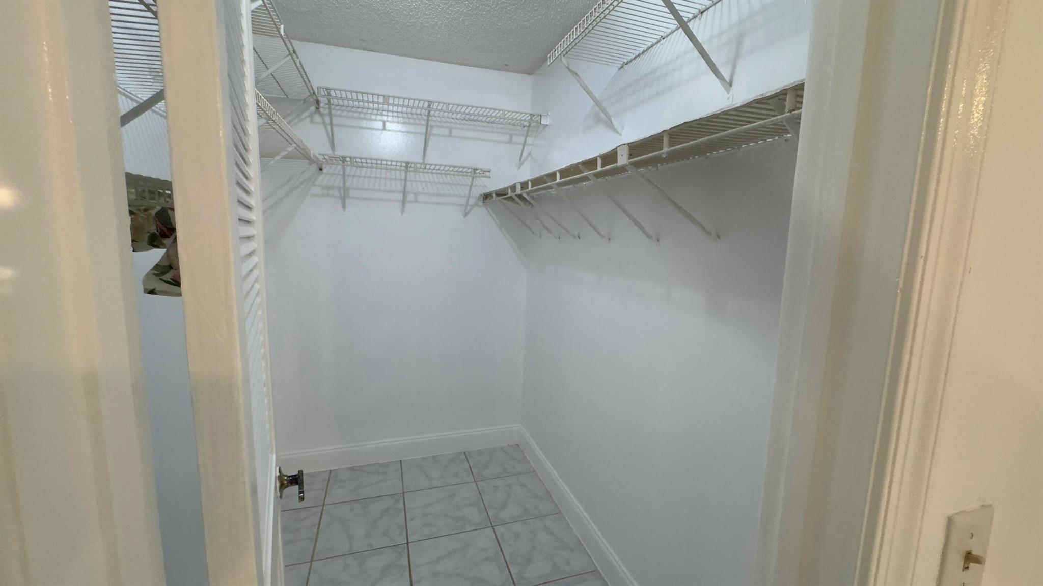 FOUNTAINVIEW CONDO - Residential Lease