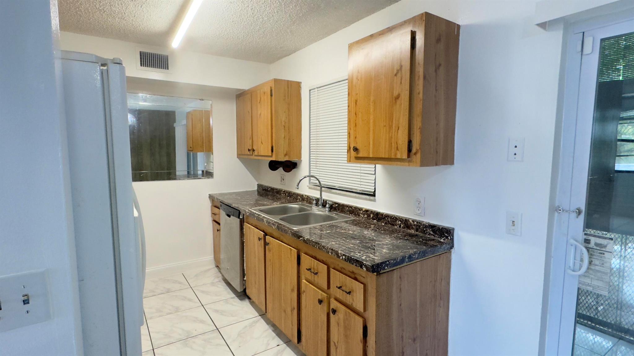 FOUNTAINVIEW CONDO - Residential Lease