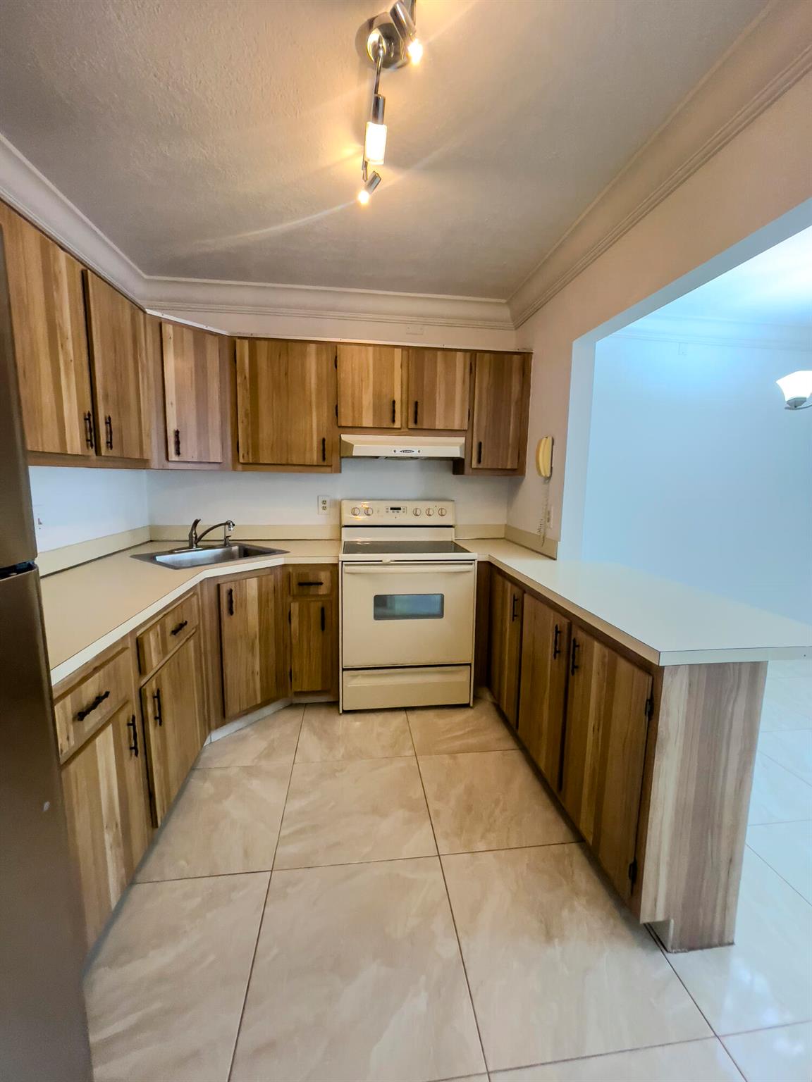 LA PINATA CONDO - Residential Lease