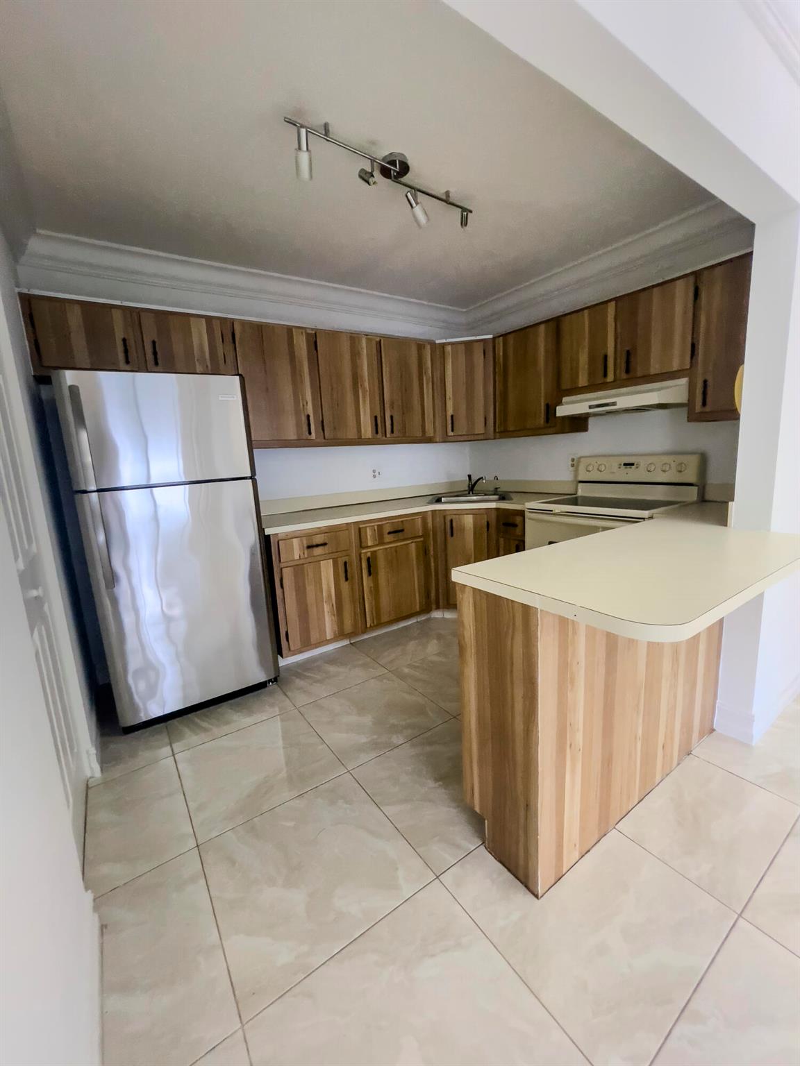 LA PINATA CONDO - Residential Lease