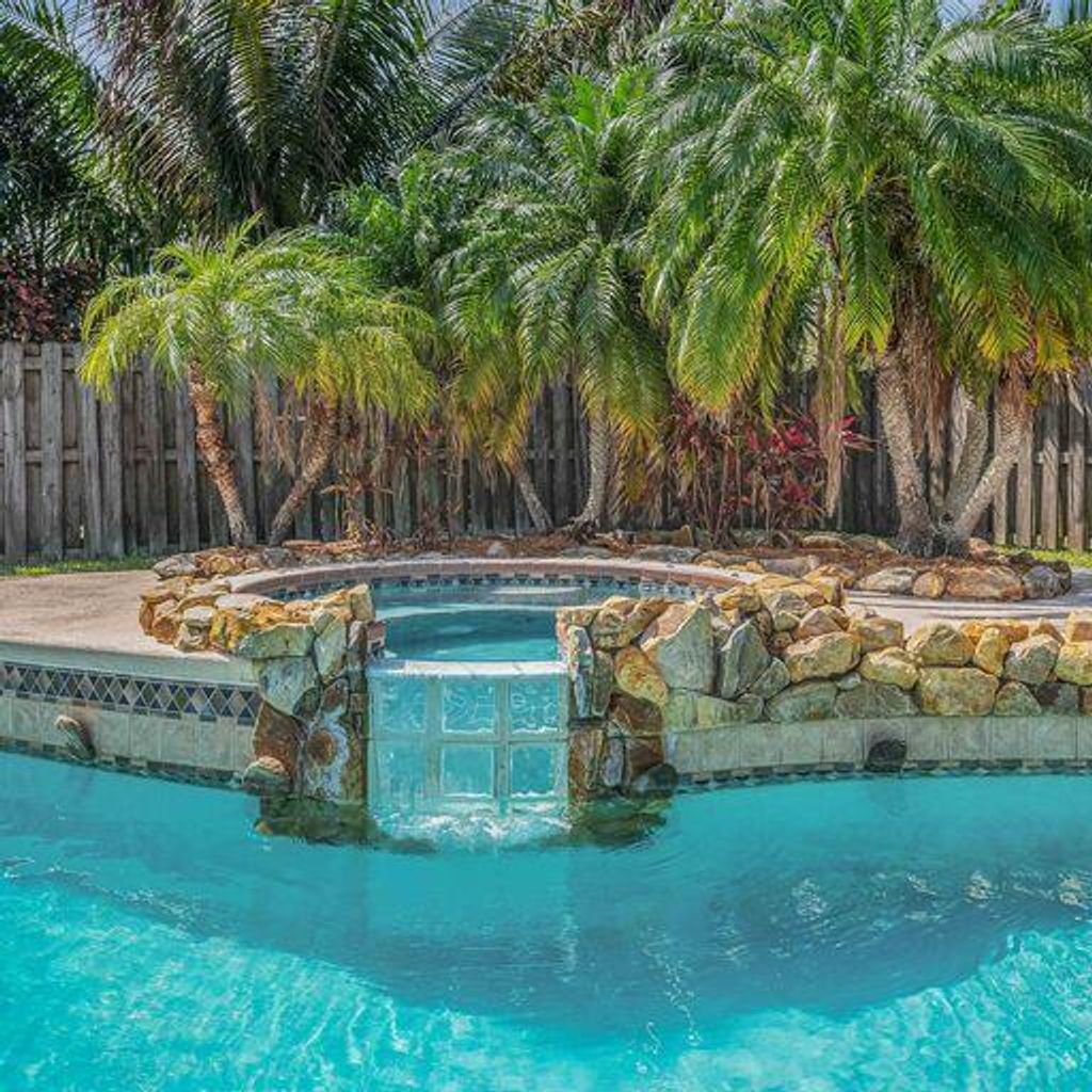 Photo of 609 Tradewinds Avenue, Fort Pierce, FL 34949 (MLS # R11006111)