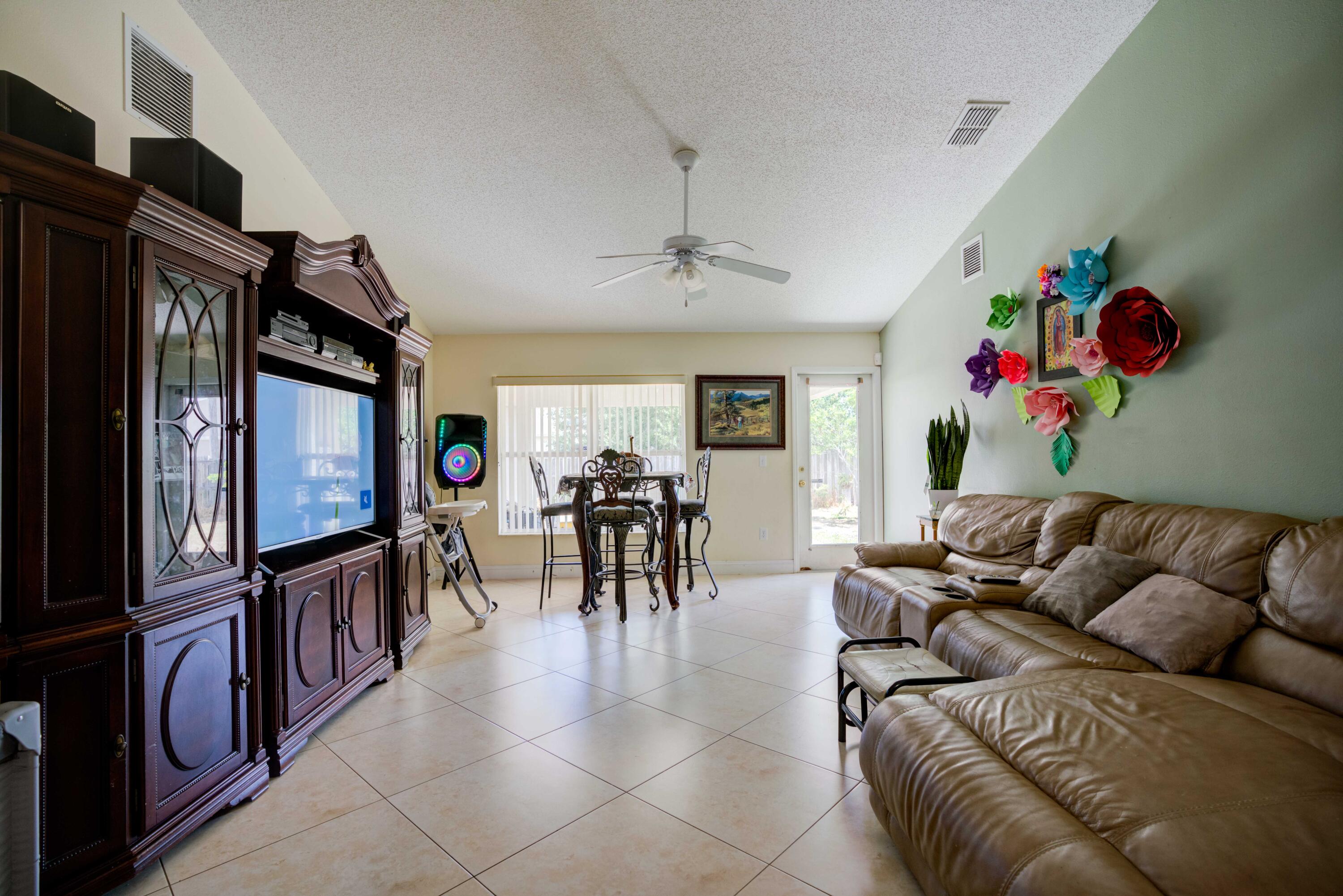 PORT ST LUCIE SECTION 15 - Residential