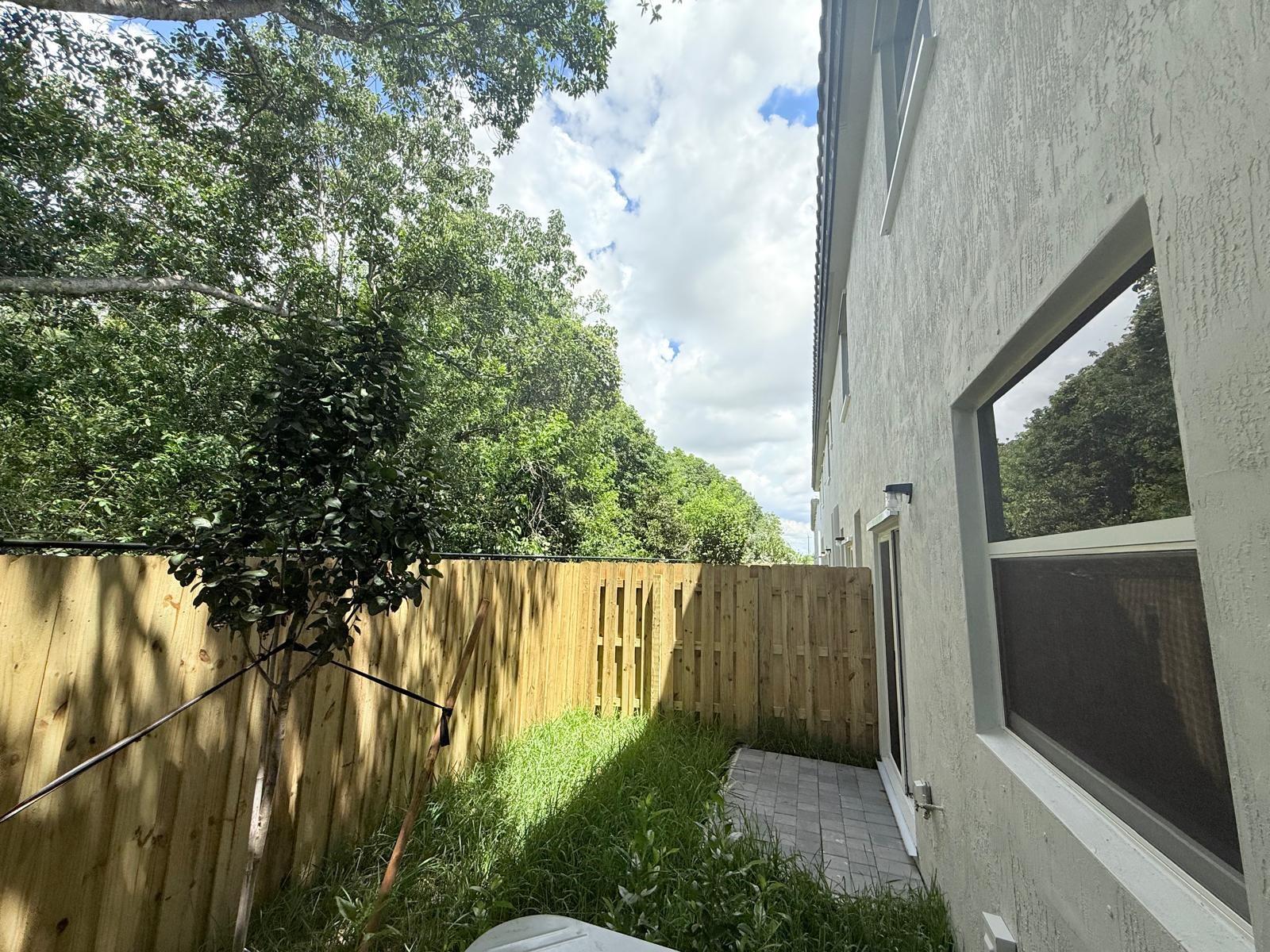 LE JARDINE BY LENNAR - Residential Lease