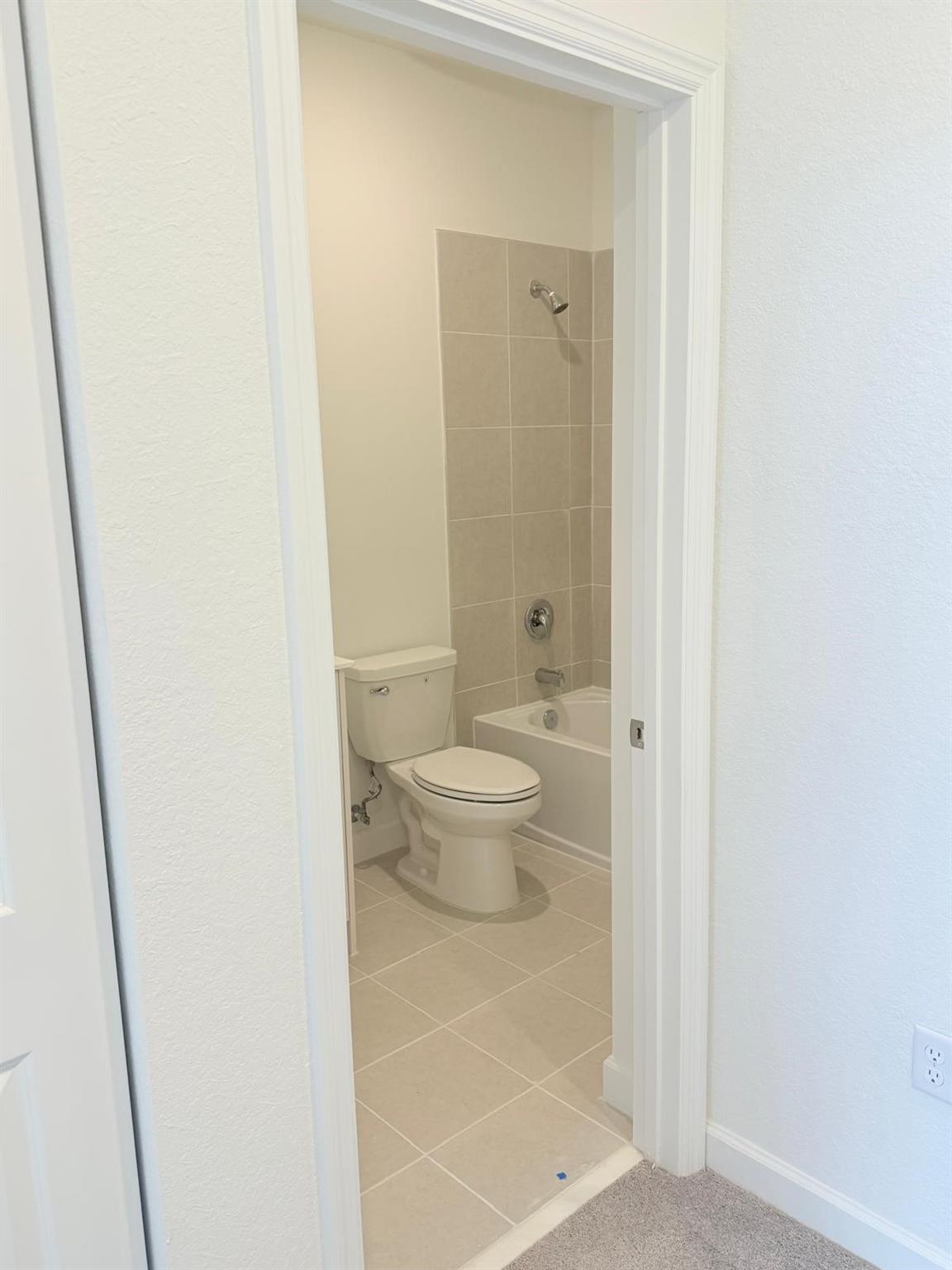 LE JARDINE BY LENNAR - Residential Lease