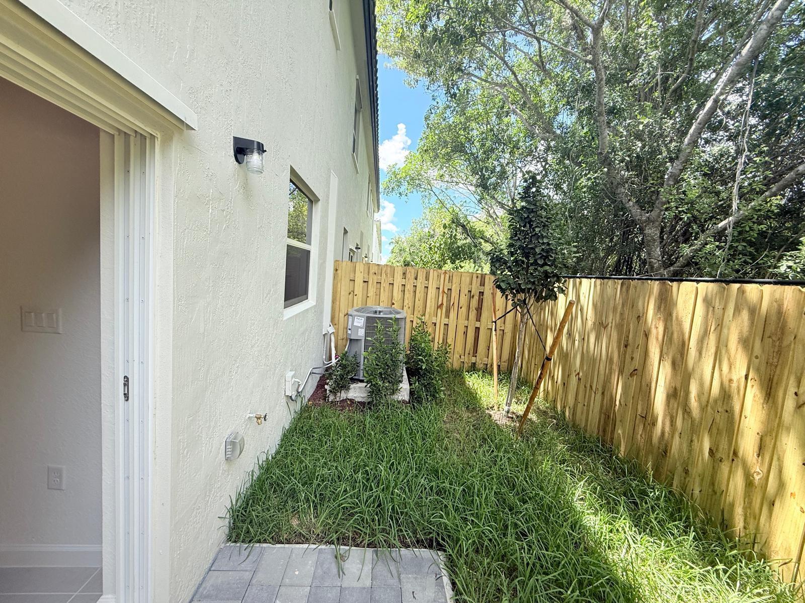 LE JARDINE BY LENNAR - Residential Lease