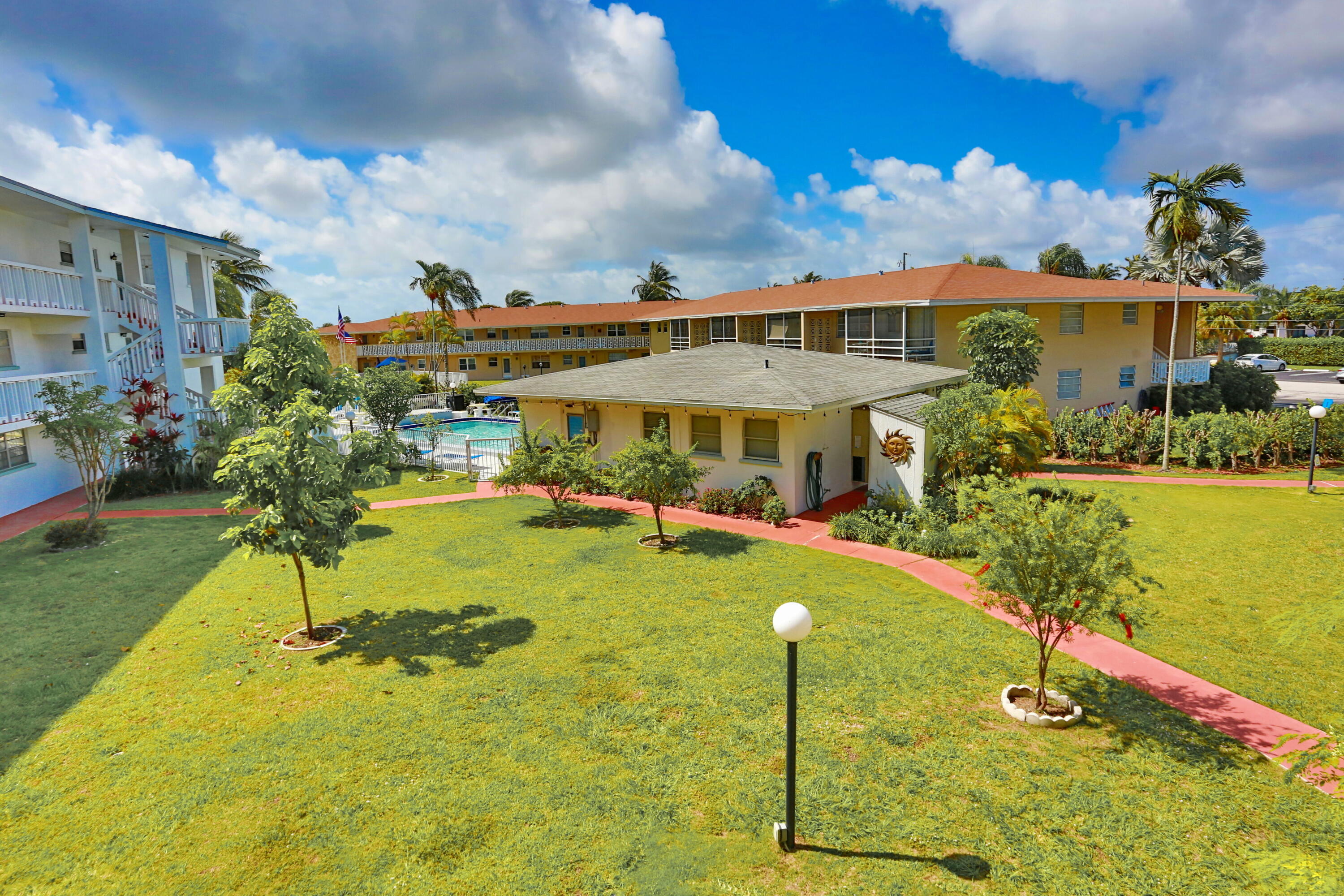 GARDEN ISLES APARTMENTS 1 CONDO - Residential