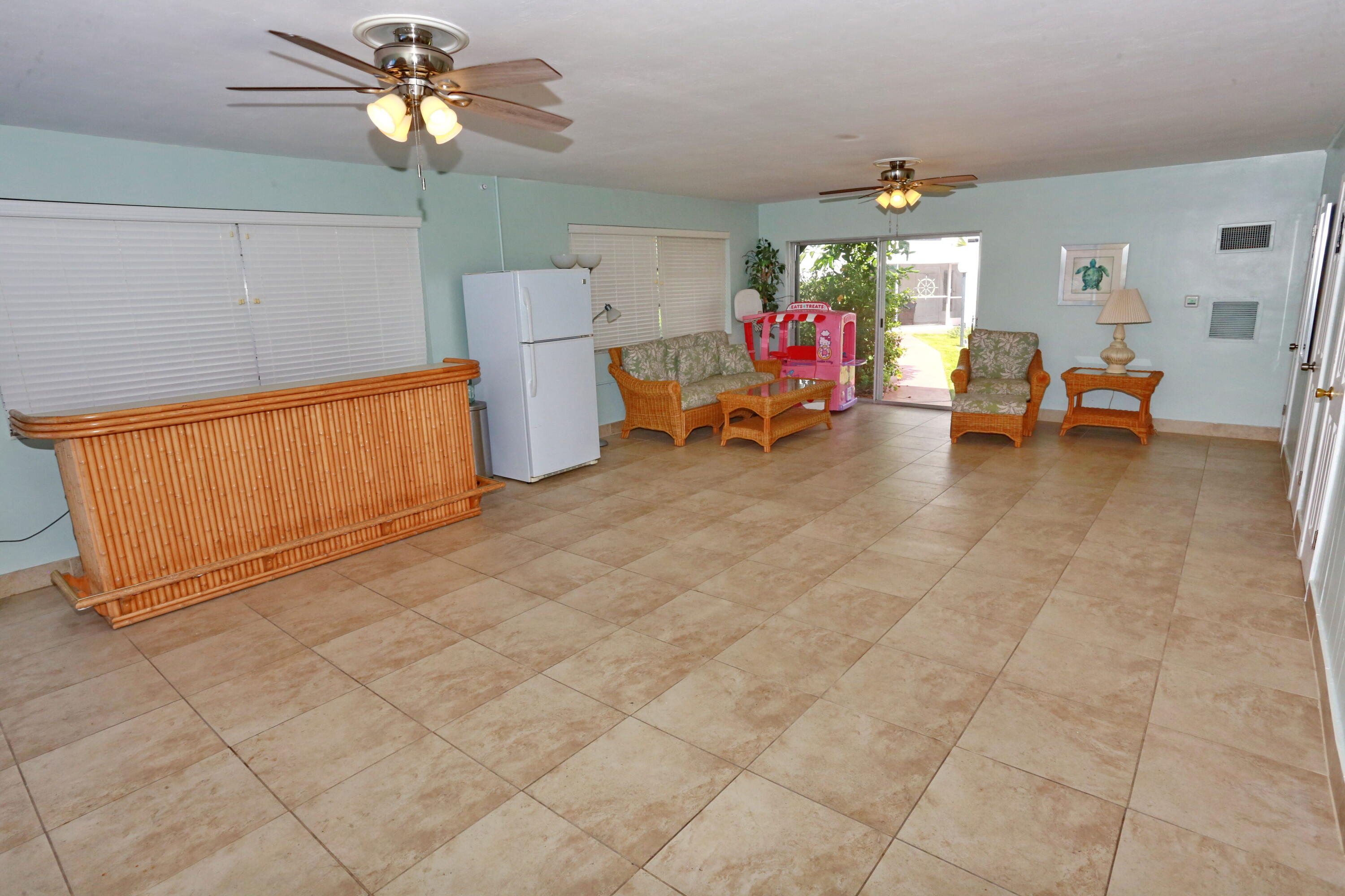 GARDEN ISLES APARTMENTS 1 CONDO - Residential