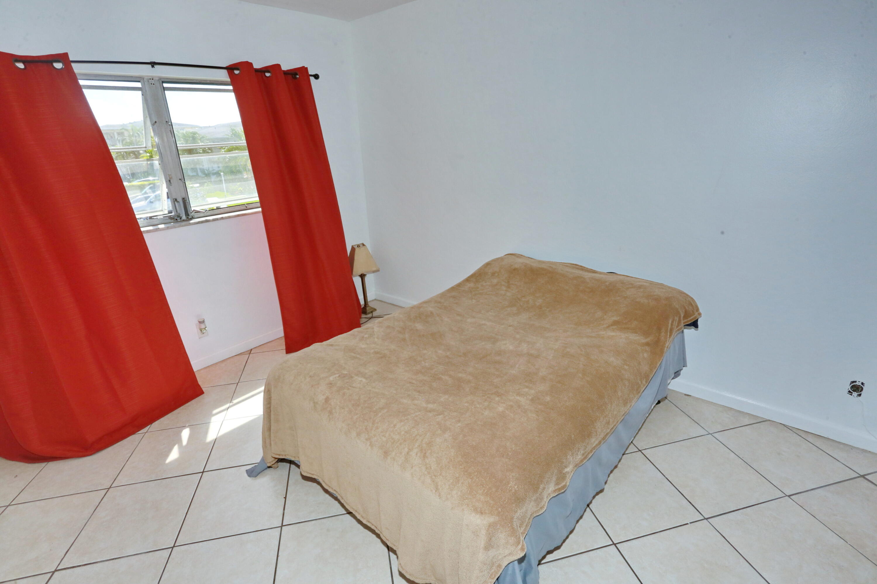 GARDEN ISLES APARTMENTS 1 CONDO - Residential