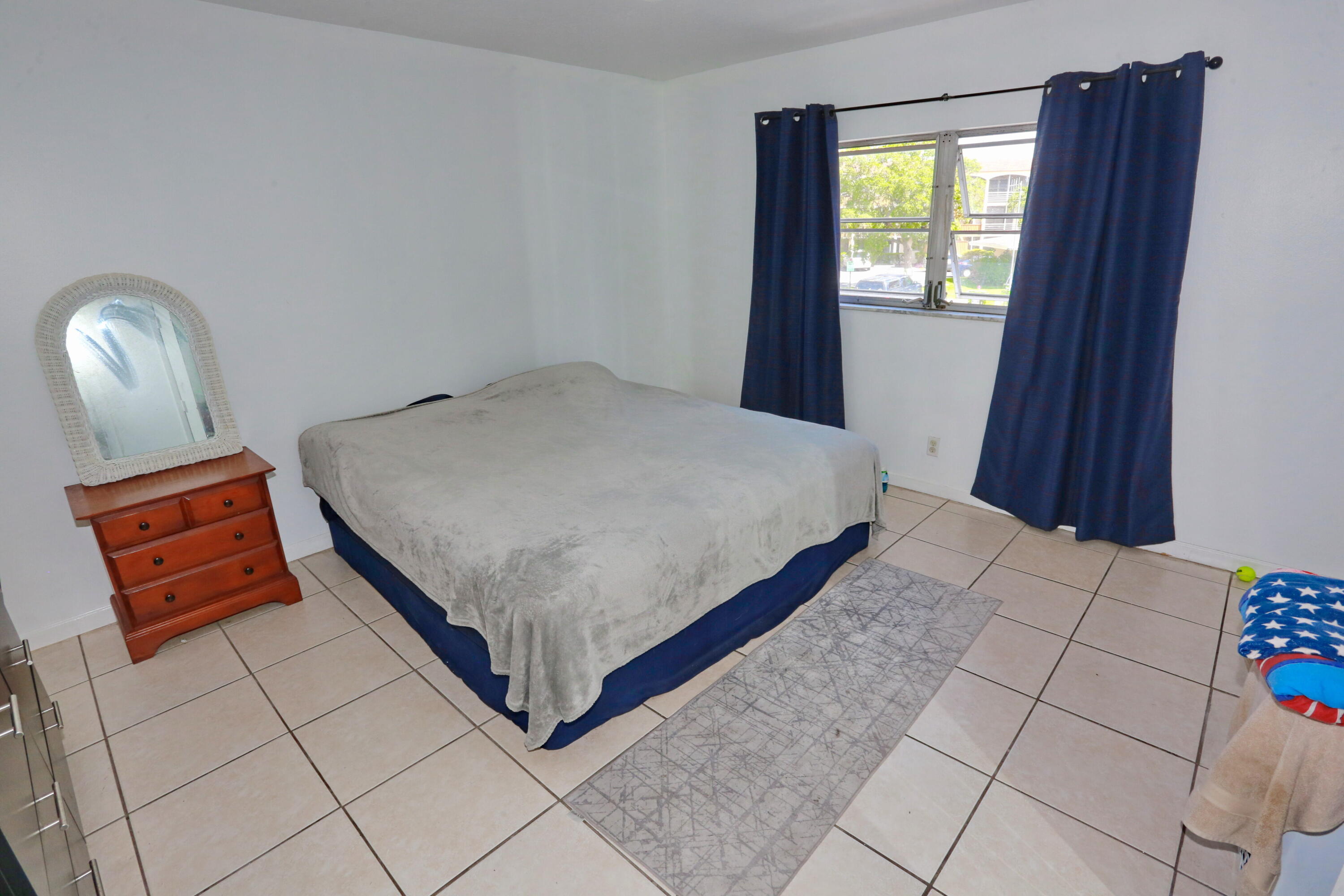 GARDEN ISLES APARTMENTS 1 CONDO - Residential