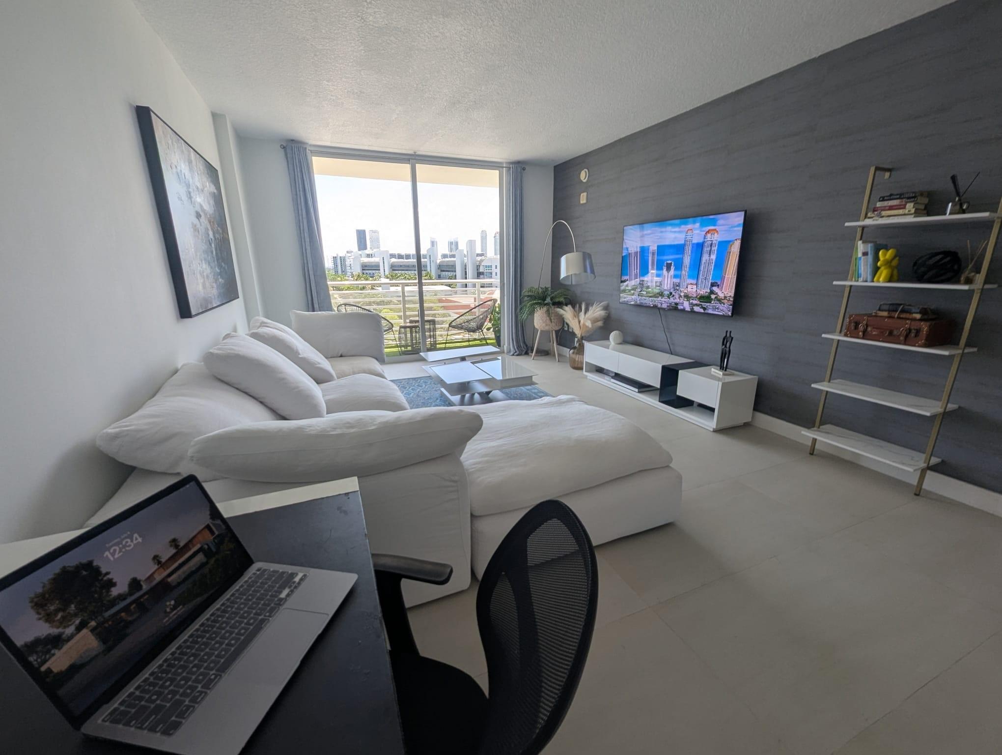 Venture At Aventura East - Residential Lease