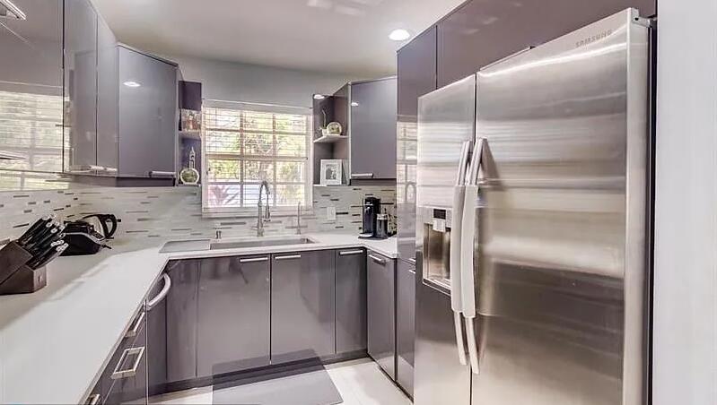 CASA VICTORIA CONDO - Residential