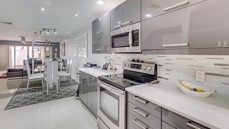 CASA VICTORIA CONDO - Residential