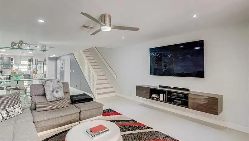 CASA VICTORIA CONDO - Residential