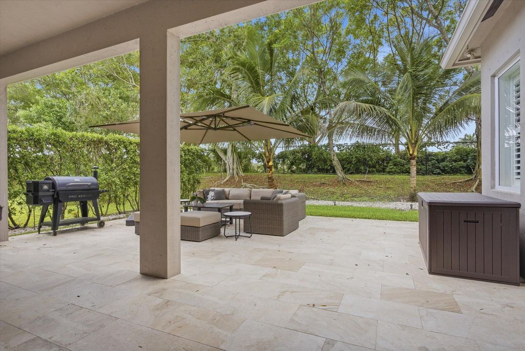 Photo of 19518 S Whitewater Avenue, Weston, FL 33332 (MLS # B26030231)