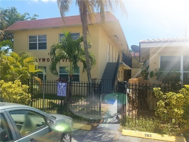 1 BEDROOM / 1 BATHROOM, corner unit APARTMENT, gated complex, located in the best part of City Of Hollywood, walking distance to Hollywood Young Circle, New Appliances, central AC, One parking assigned and guest parking, Laundry Room in the building. Easy Move-In!