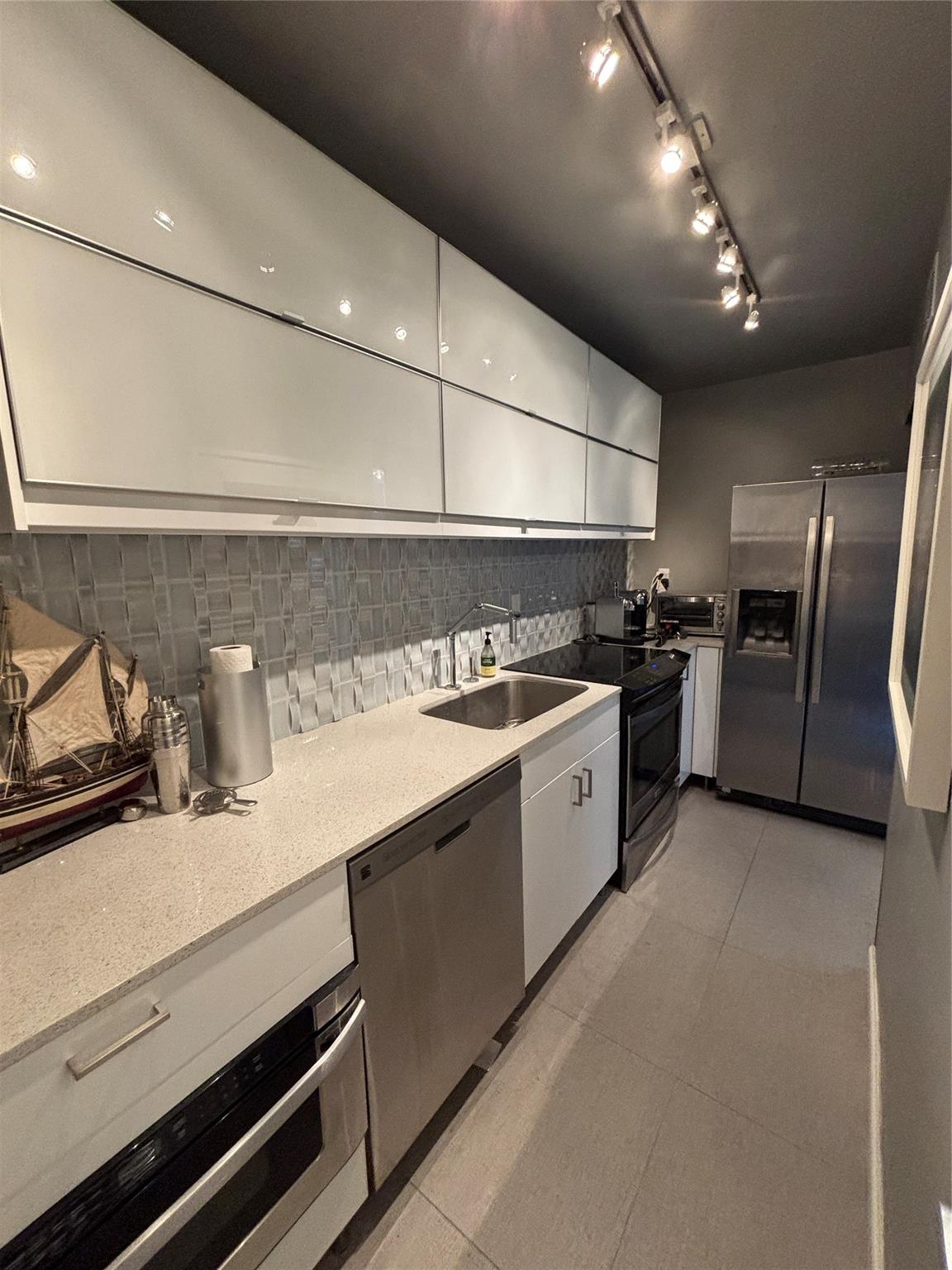 Mirador 1200 Condo - Residential Lease