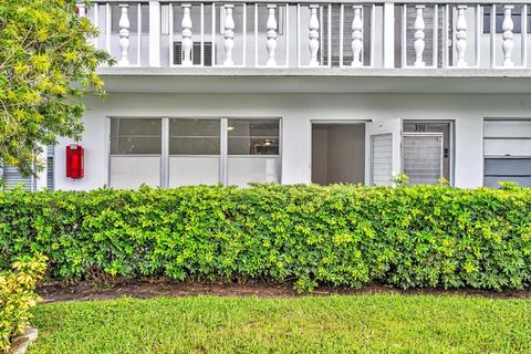 A home in Deerfield Beach