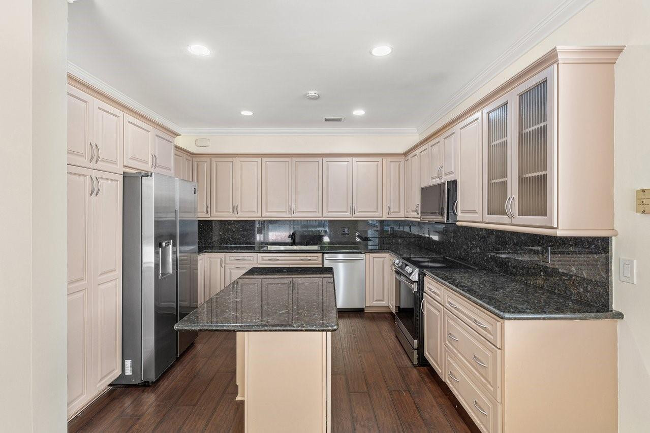 SECTOR 6 EAST - Residential