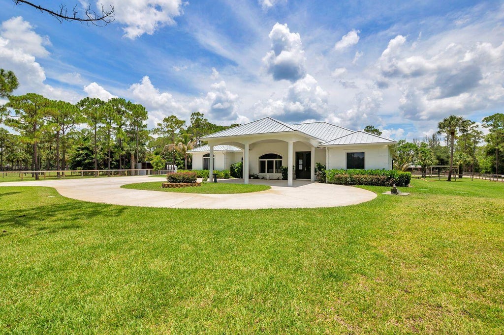Photo of 14819 Broken Arrow Place, Palm Beach Gardens, FL 33418 (MLS # B26051275)