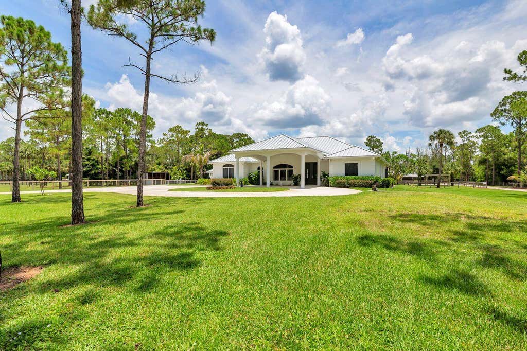Photo of 14819 Broken Arrow Place, Palm Beach Gardens, FL 33418 (MLS # B26051275)