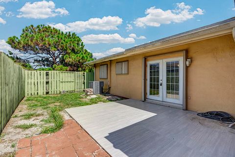 Tiny photo for 2100 N 57TH Avenue, Hollywood, FL 33021 (MLS # B26053296)