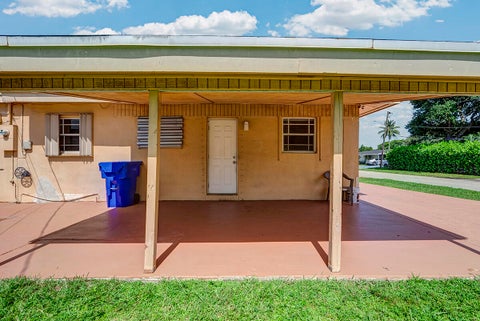 Tiny photo for 2100 N 57TH Avenue, Hollywood, FL 33021 (MLS # B26053296)