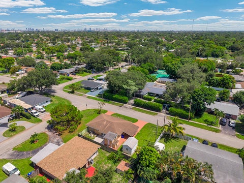 Tiny photo for 2100 N 57TH Avenue, Hollywood, FL 33021 (MLS # B26053296)