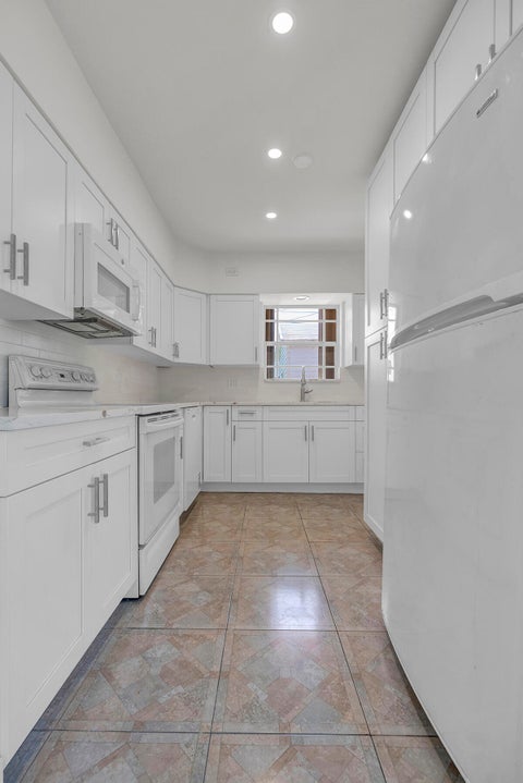 Tiny photo for 2100 N 57TH Avenue, Hollywood, FL 33021 (MLS # B26053296)