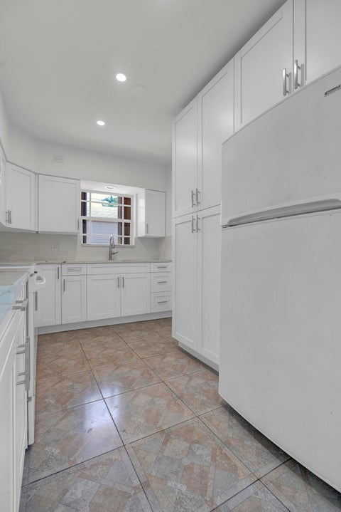 Tiny photo for 2100 N 57TH Avenue, Hollywood, FL 33021 (MLS # B26053296)