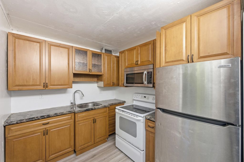 Photo of 452 Normandy Ln #J, Delray Beach, FL 33484 (MLS # B26021929)