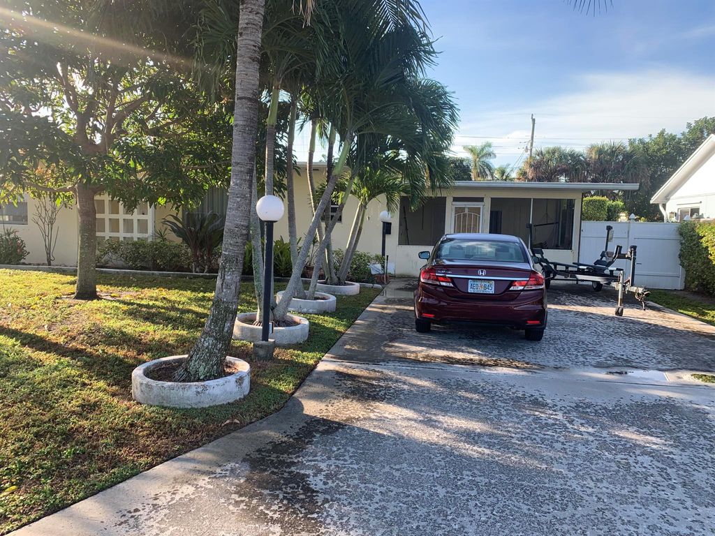 Photo of 330 Orange Way, West Palm Beach, FL 33405 (MLS # R10960292)